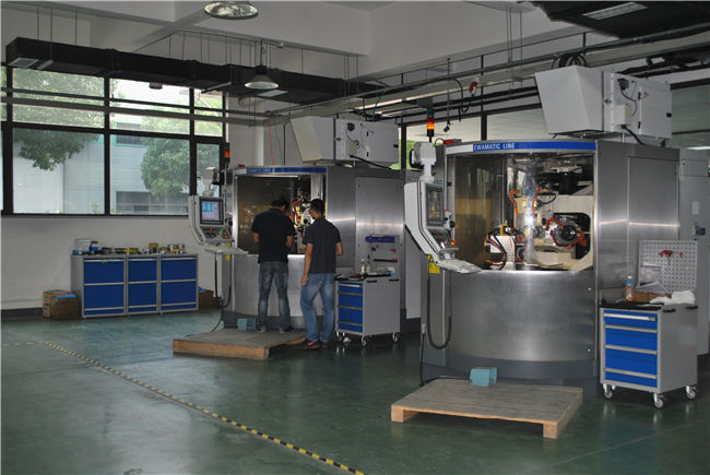 塑膠注塑模具製造（zào）滑塊（kuài）用（yòng）油壓油缸抽（chōu）芯機構